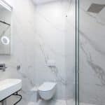 Ποια πλεονεκτήματα και μειονεκτήματα έχει η κρεμαστή λεκάνη;