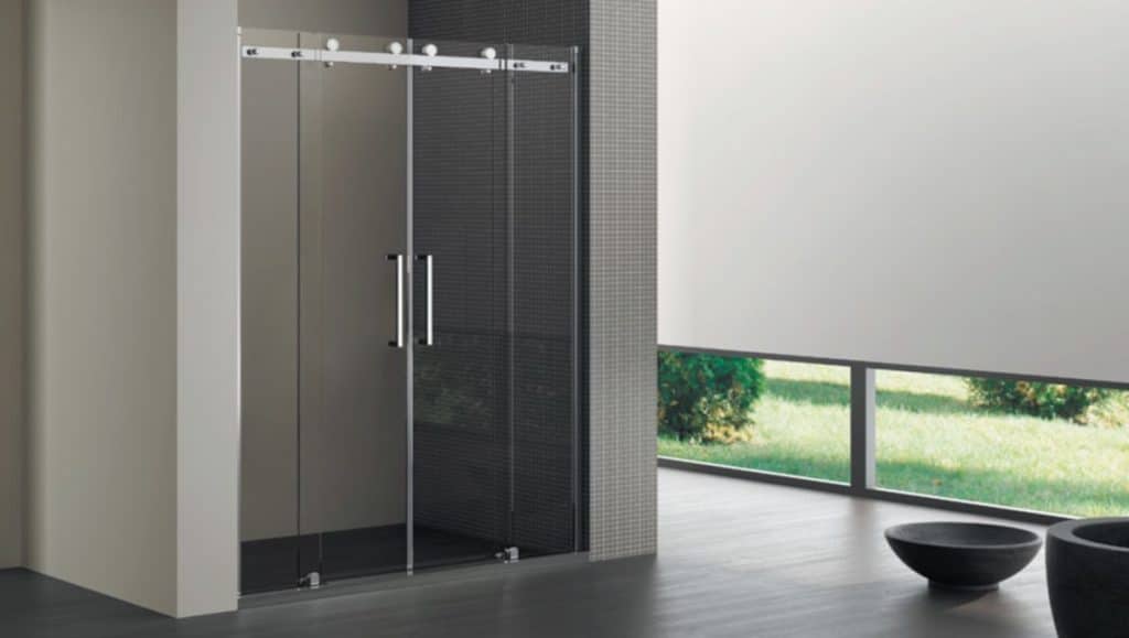 Καπμίνα απο τοίχο σε τοίχο Καμπίνα ντουζιέρας από τοίχο σε τοίχο με συρόμενες γυάλινες πόρτες