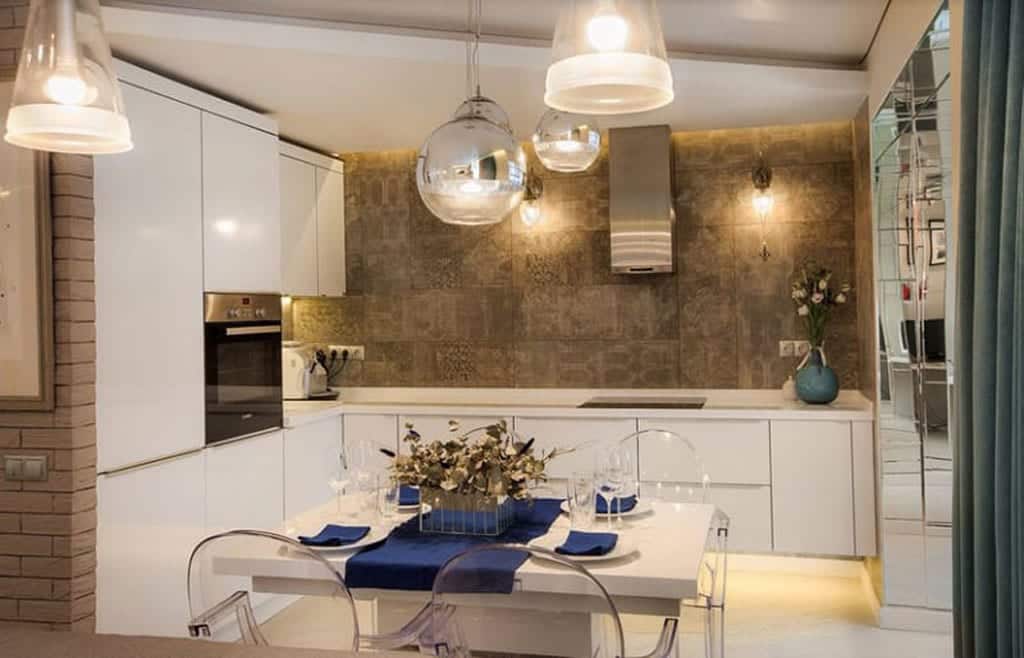 Καφέ και λευκό Καφέ και λευκό