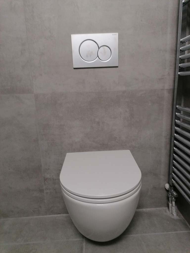 Κρεμαστή λεκάνη και καζανάκι εντοιχισμένο