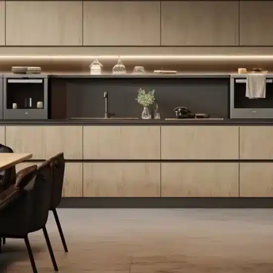 Ανακαίνιση κουζίνας με μοντέρνο σχεδιασμό και ξύλινα ντουλάπια