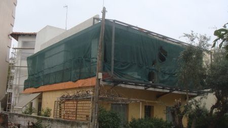 Προέκταση μπαλκονιού με μεταλλική σιδηροκατασκευή σε κατοικία