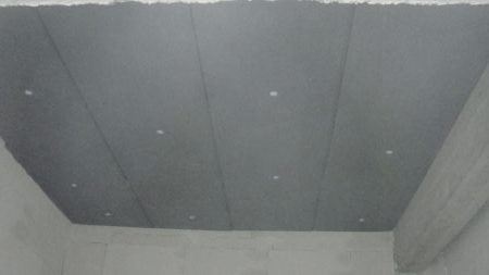 θερμομόνωση ταράτσας με μονωτικές πλάκες στην οροφή πολυκατοικίας