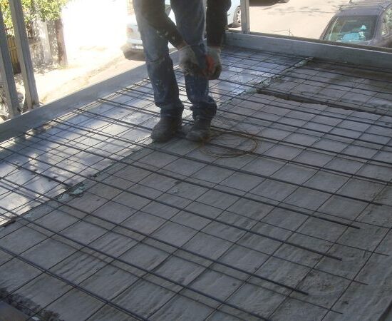 Οπλισμός δαπέδου σε προσθήκη μπαλκονιού με σιδηροκατασκευή