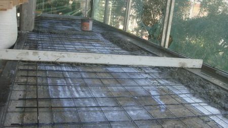 Έτοιμος οπλισμός προέκτασης μπαλκονιού πριν τη ρίψη σκυροδέματος