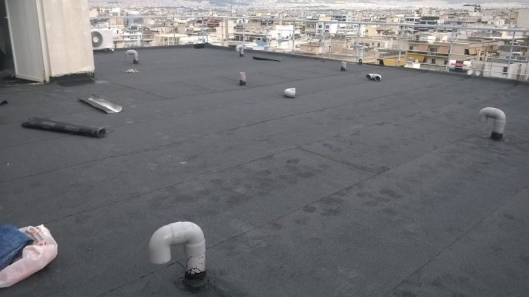 υγρομόνωση ταράτσας με ασφαλτόπανα σε πολυκατοικία