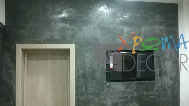 Πατητή τσιμεντοκονία σε τοίχο με industrial υφή σε εσωτερικό χώρο