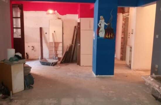 Αρχικό στάδιο αποξήλωσης σε ολική ανακαίνιση κατοικίας στην Καισαριανή