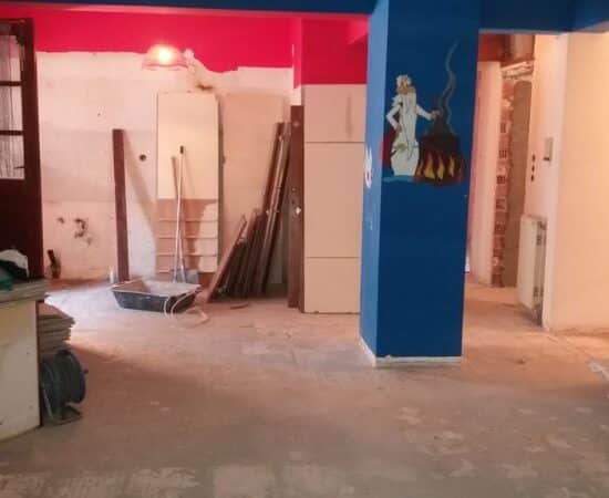 Αρχικό στάδιο αποξήλωσης σε ολική ανακαίνιση κατοικίας στην Καισαριανή