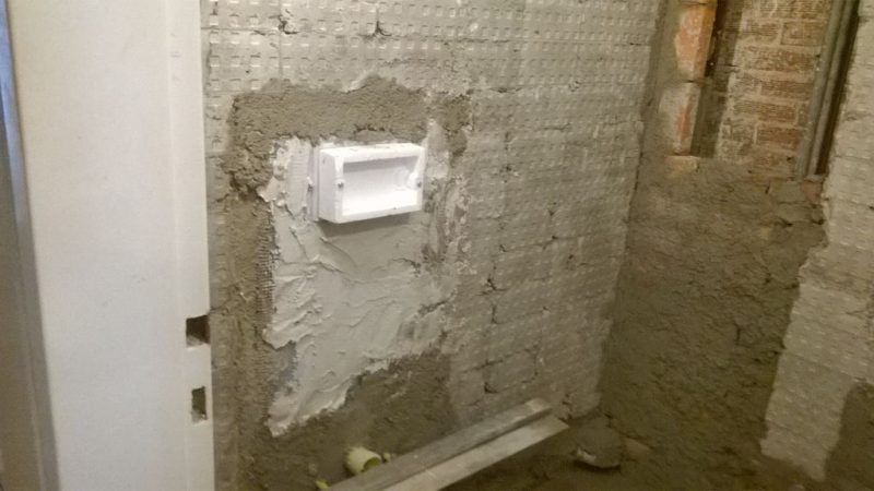 Προετοιμασία τοίχου μπάνιου πριν την τοποθέτηση πλακιδίων στον Βύρωνα