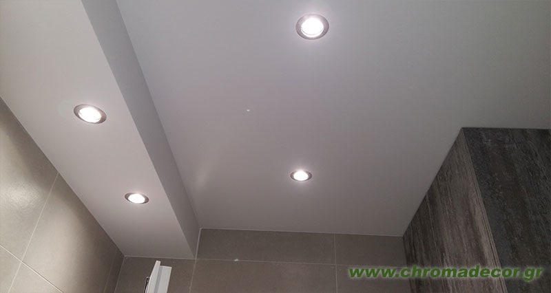 Φωτισμός μπάνιου με ενσωματωμένα σποτ σε ψευδοροφή γυψοσανίδας στον Άλιμο