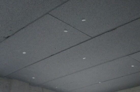 μόνωση ταράτσας με μονωτικές πλάκες σε πολυκατοικία στο Καλαμάκι