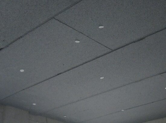 μόνωση ταράτσας με μονωτικές πλάκες σε πολυκατοικία στο Καλαμάκι