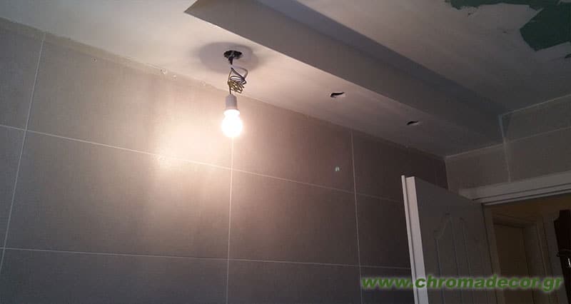 Τοποθέτηση spot φωτισμού σε ψευδοροφή μπάνιου στον Άλιμο