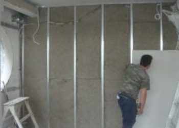 Τοποθέτηση γυψοσανίδας σε μεταλλικό σκελετό εσωτερικού χώρου